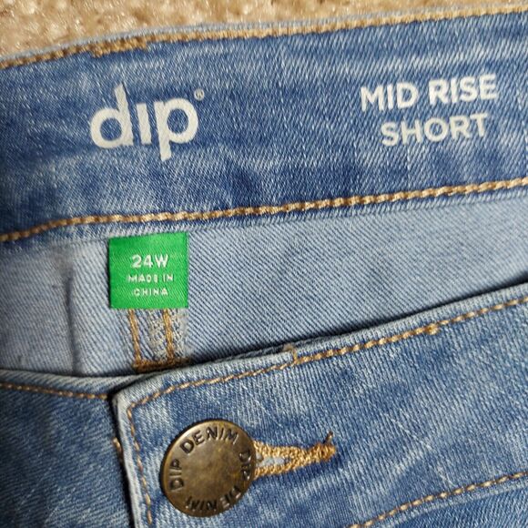 NWT Mid Rise 5" Shorts Womens Plus Sz 24W Denim Cutoff Frayed Cuffed Shorts Dip - Picture 4 of 8